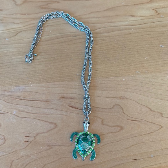 Jewelry - Green Turtle Pendant Necklace